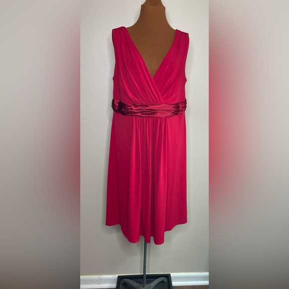 David’s Bridal Bridesmaid Prom Formal Dress Apple Red Midi Size 16 - Picture 1 of 9